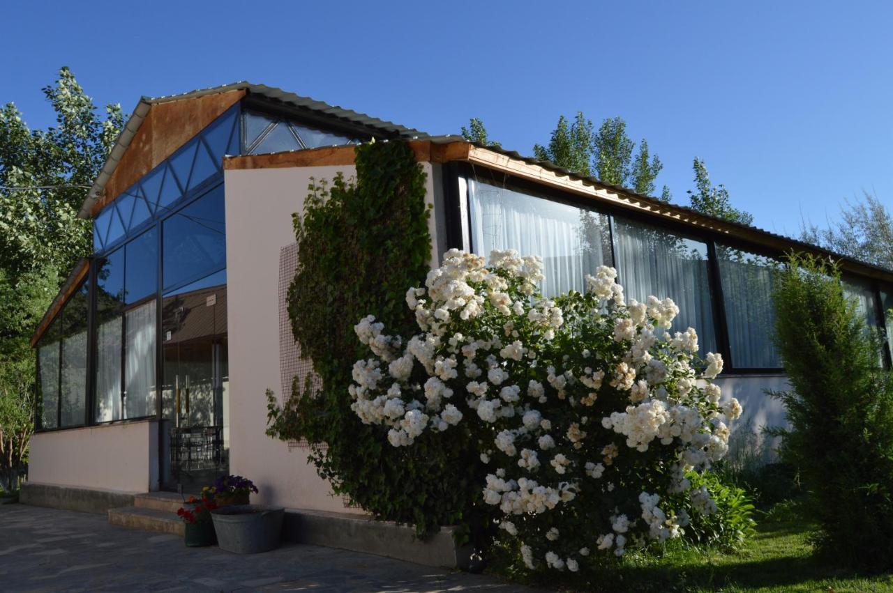Crossway Camping Yeghegnadzor Exterior photo